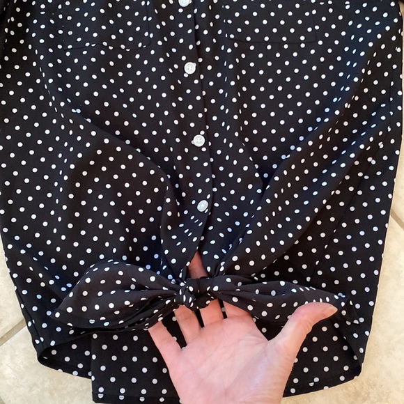 Long sleeve blouse, tie front, sleeves can be rolled up. Excellent condition! - Picture 3 of 5